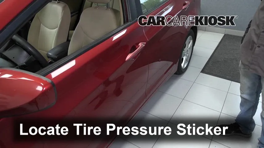 2013 Hyundai Elantra GLS 1.8L 4 Cyl. Sedan (4 Door) Pneus et roues Vérifier la pression des pneus